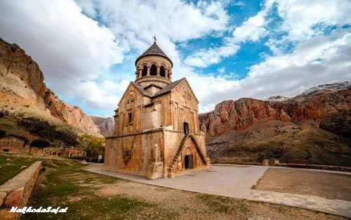  نمای زیبای صومعه خور ویراپ در پای کوه آرارات در سایت سایت آنلاین هتل ناخداسفر